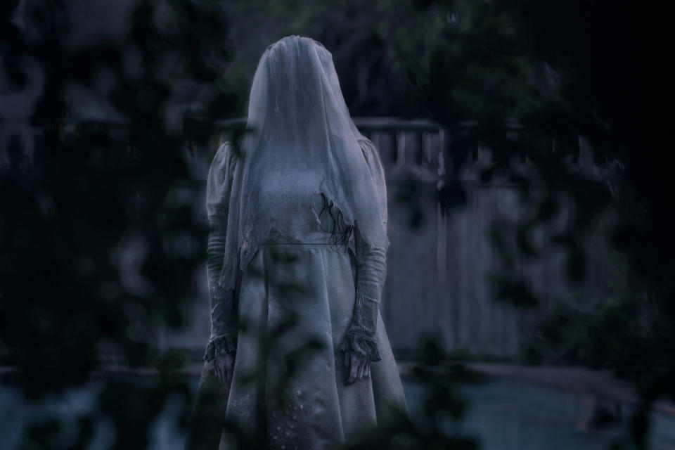 Imagen proporcionada por Warner Bros. Pictures de Marisol Ramírez en una escena de “The Curse of La Llorona”. (Warner Bros. Pictures vía AP”