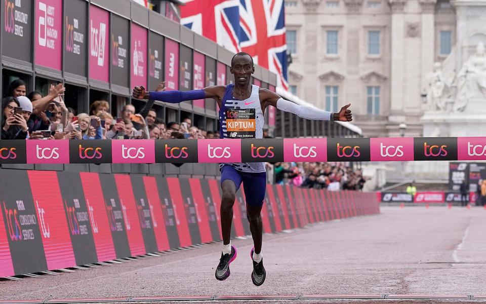 Kelvin Kiptum wins the 2023 London Marathon