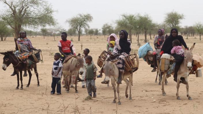 Refugiații sudanezi trec în Ciad lângă Koufroun, Echbara.  - Gueipeur Denis Sassou/AFP/Getty Images/File