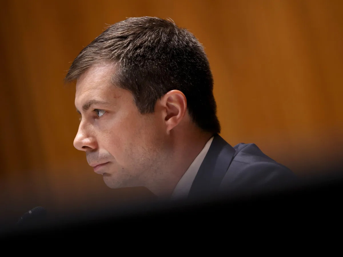 Transportation Secretary Pete Buttigieg reminds Southwest Airlines CEO that thou..