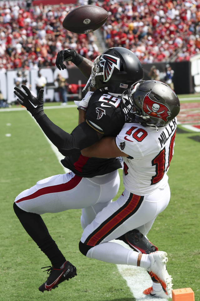 Atlanta Falcons cornerback Casey Hayward (29) looks on against the