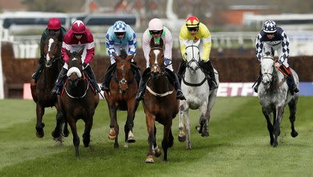 Horse Racing - Crabbie's Grand National Festival - Aintree Racecourse - 8/4/16 Vautour (C) ridden by Ruby Walsh during the 3.25 JLT Melling Chase Action Images via Reuters / Andrew Boyers Livepic