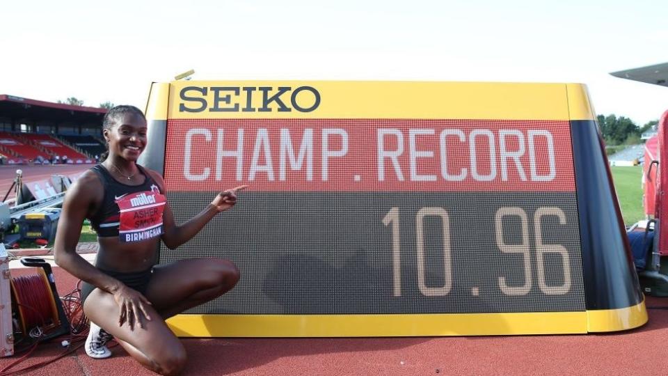 La velocista británica Dina Asher-Smith celebra su marca sub-11 en el Campeonato de Atletismo de Europa en 2019.