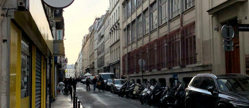 La rue d'Enghien, à Paris, le 23 décembre 2022, peu de temps après l'attaque à main armée qui a coûté la vie à trois militants kurdes.  - Credit:ESRA TASKIN / ANADOLU AGENCY / Anadolu Agency via AFP