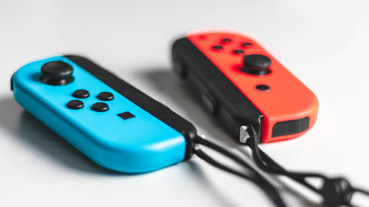  Nintendo Switch Joy-Cons. 