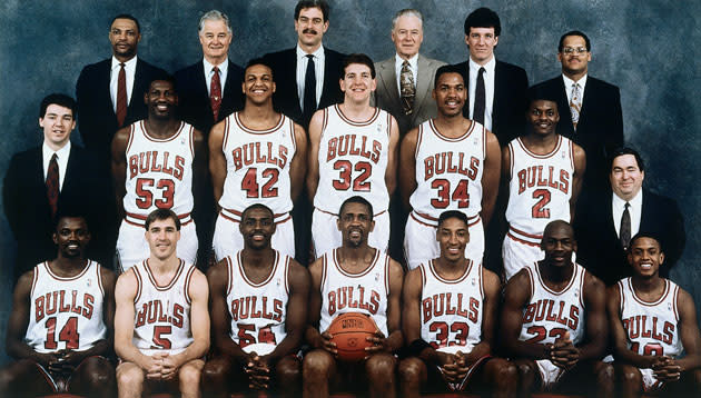 Michael Jordan's No. 23 Bulls Jersey Was Stolen On Valentine's Day In 1990  - Fadeaway World