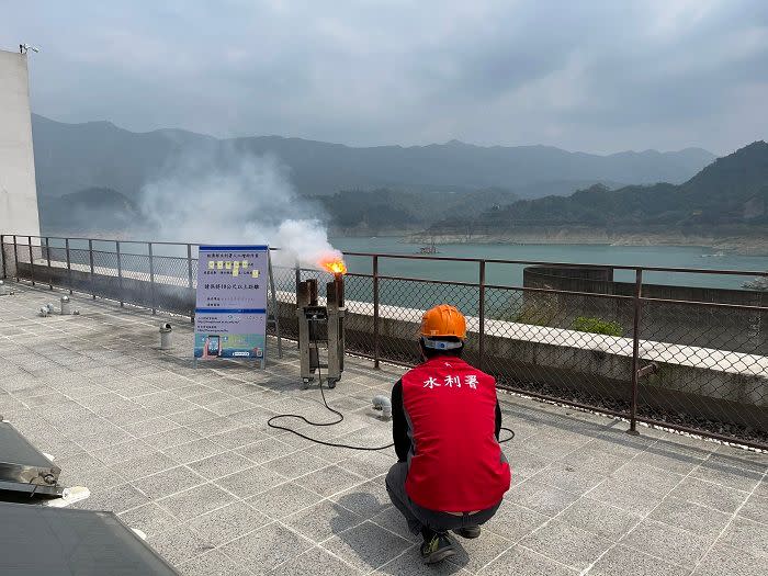 ▲水利署今（14）日在曾文及仁義潭水庫實施人工增雨。（圖／水利署提供）