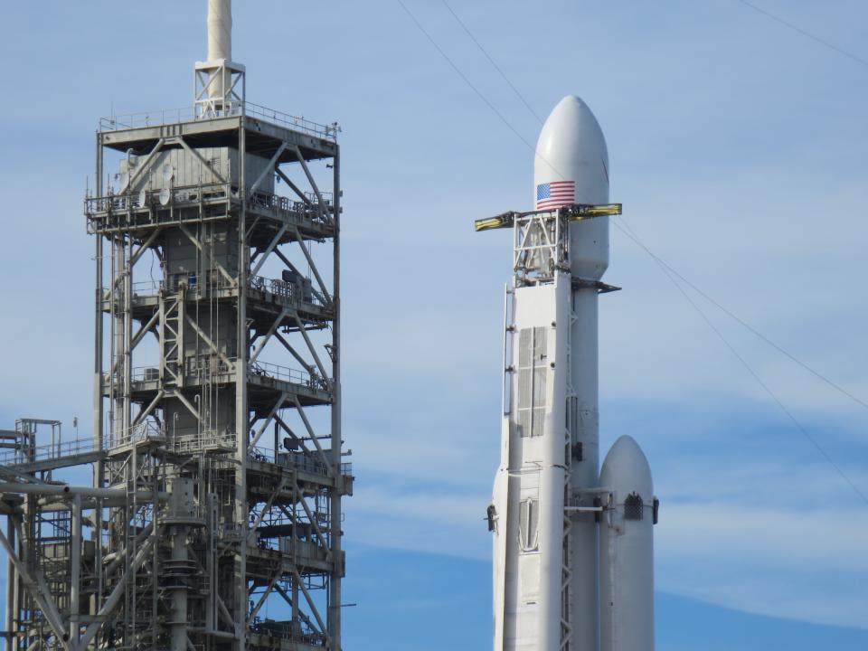 A shot of the Falcon Heavy prior to liftoff. (image: Rob Pegoraro)