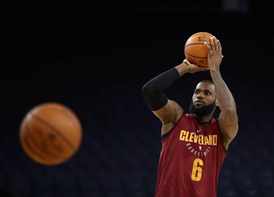 LeBron James of the Cleveland Cavaliers works out during the 2018 NBA Finals Media Day at ORACLE Arena on May 30, 2018 in Oakland, California. The Cleveland Cavaliers play against the Golden State Warriors in Game One of the Finals tomorrow night. (Photo by Ezra Shaw/Getty Images)