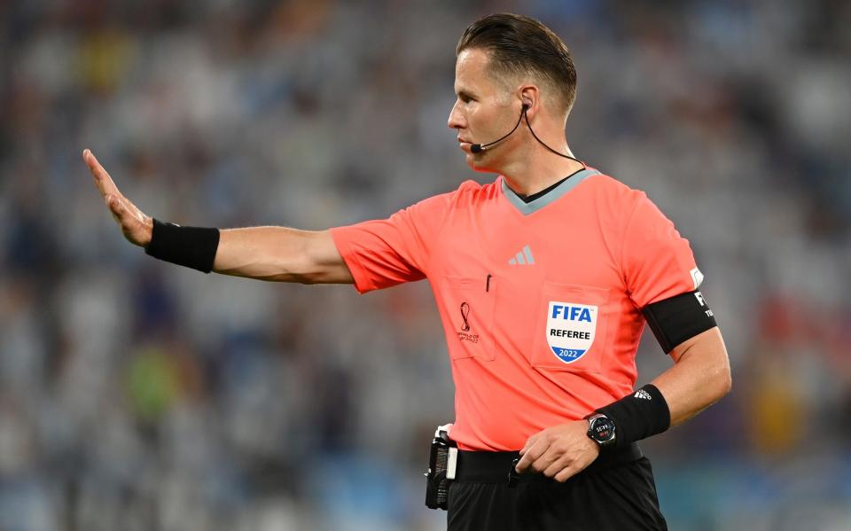 Referee Danny Makkelie reacts during the FIFA World Cup Qatar 2022 Group C match between Poland and Argentina at Stadium 974 on November 30, 2022 in Doha, Qatar - Michael Regan - FIFA/FIFA via Getty Image