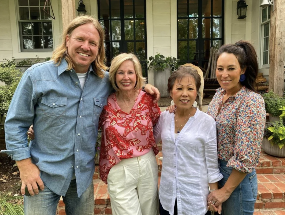 chip and joanna gaines with their moms