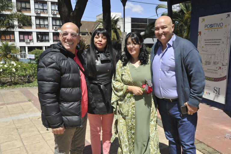 Toti Ciliberto, excompañero de ShowMatch, junto con su mujer y los novios