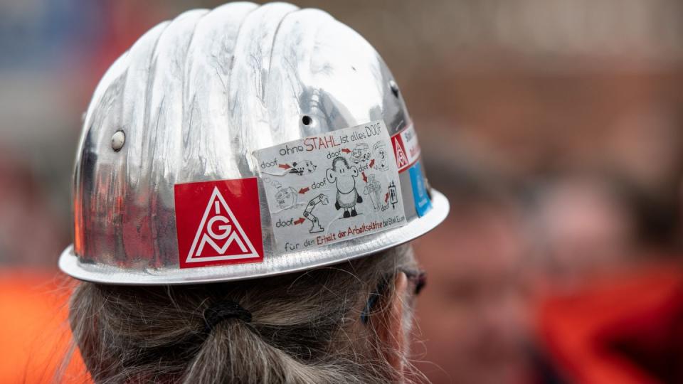 Arbeitgeber und IG Metall vereinbarten für die Betriebe in Nordrhein-Westfalen eine Corona-Prämie sowie jährlich wiederkehrende Sonderzahlungen