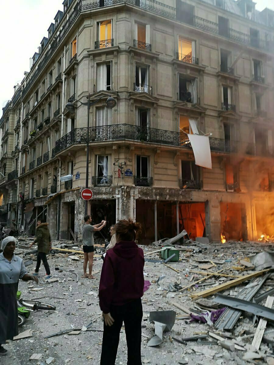 El lugar de una explosión en París, Francia, el sábado 12 de enero de 2019. (Matthieu Croissandeau vía AP)