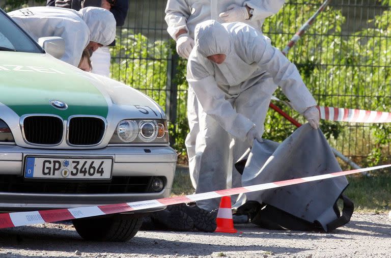 La policía resguarda la escena del crimen de Michele Kiesewetter en Heilbronn
