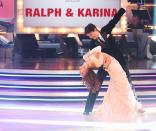 Siguiendo los pasos de otras estrellas olvidadas, Ralph se apuntó a la decimosegunda temporada de 'Dancing with the stars' (el 'Más que baile' americano). El actor convertido a bailarín sorprendió al público llegando hasta las semifinales dejando atrás a otros concursantes como la conejita Playboy Kendra Wilkinson o el ex boxeador, Sugar Ray Leonard.