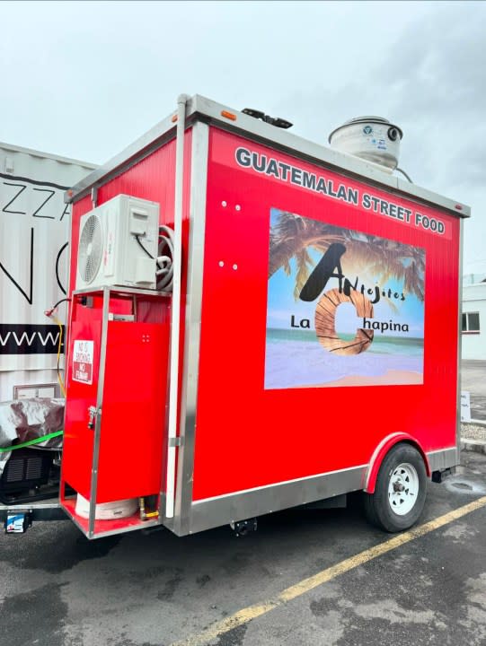 Antojitos La Chapina food truck. (Courtesy Jorge Jimenez)