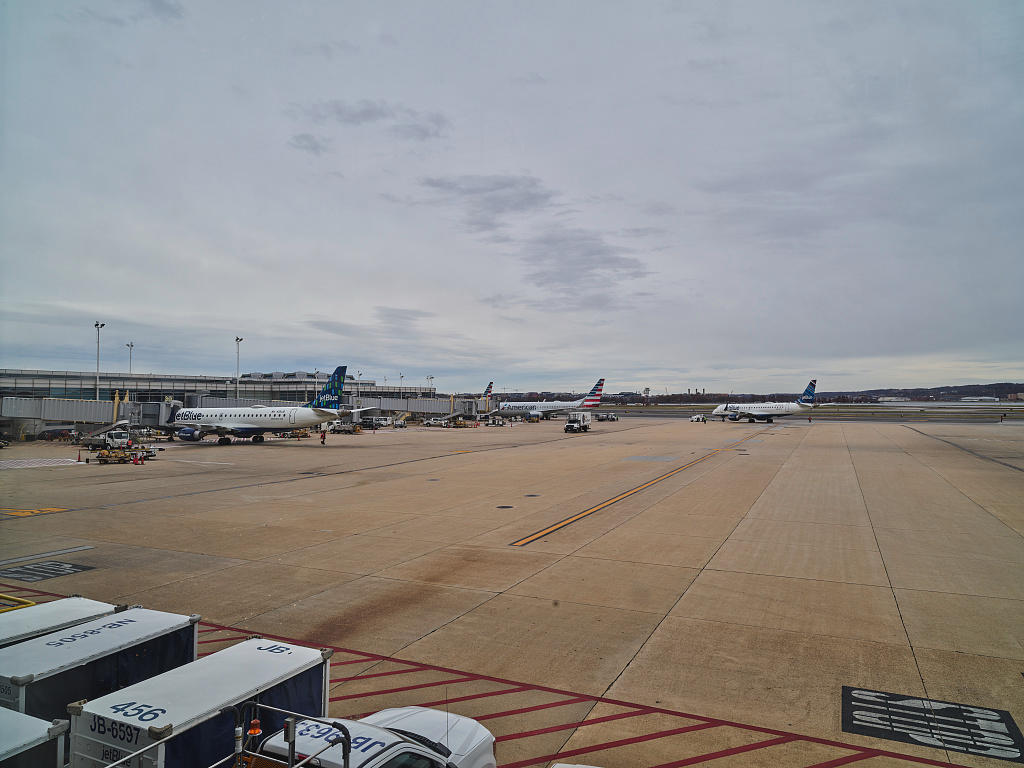 Reagan Washington National Airport planes on the runway