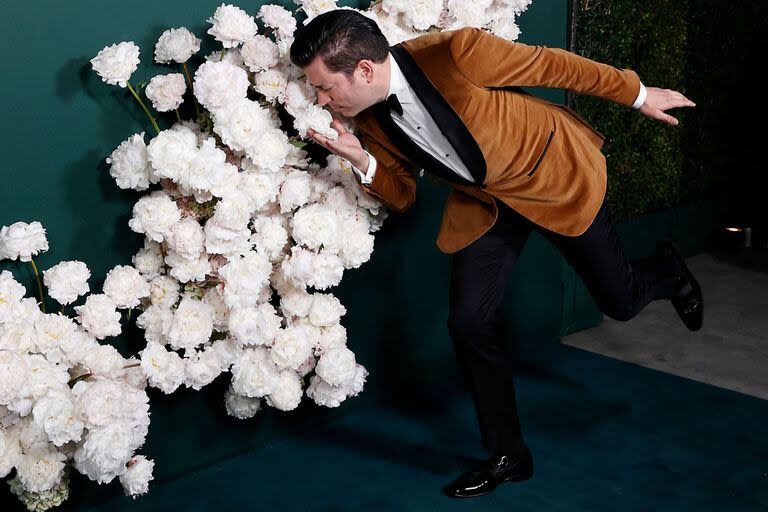 Muy divertido, uno de los conductores de Hermanos a la obra, Jonathan Scott, ingresó a la gala con algunos pasos de comedia