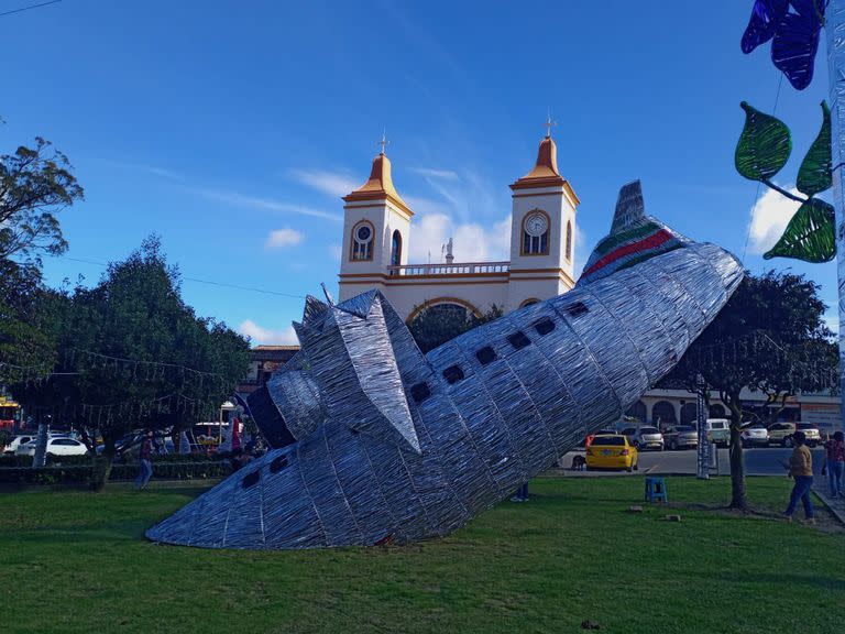 Polémica en Colombia por un alumbrado navideño del vuelo de Chapecoense.