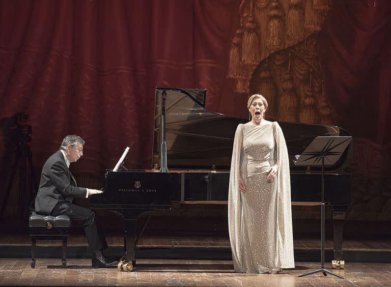  Sondra Radvanovsky, soprano, acompañada por Anthony Manoli, piano, en el Colón