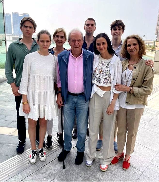 Don Juan Carlos, con su familia en la Semana Santa de 2022