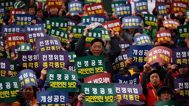 Members of the Korea Freedom Federation chant slogans during a rally for North Korea to re-start operations at the joint Kaesong Industrial Complex. Photo: Reuters