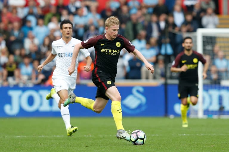 The only setback for Manchester City against Swansea was the sight of Kevin De Bruyne (C) limping off in the second half