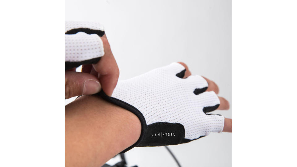 Road Cycling Gloves Triban RCR 500 - White. (Photo: Decathlon SG)