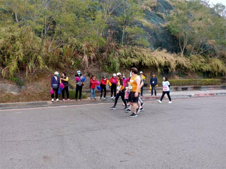 桃園半馬出大包！百名跑者「等嘸接駁車」市府回應曝　民眾怒：報了個寂寞