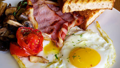 Top Restaurants in Singapore for a Delicious English Breakfast