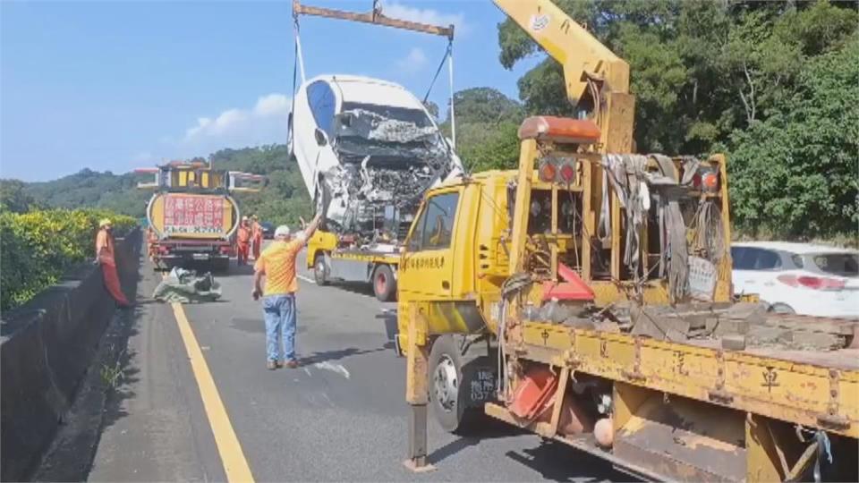 國1苗栗段連2撞！男駕駛疑「自動跟車」輕傷