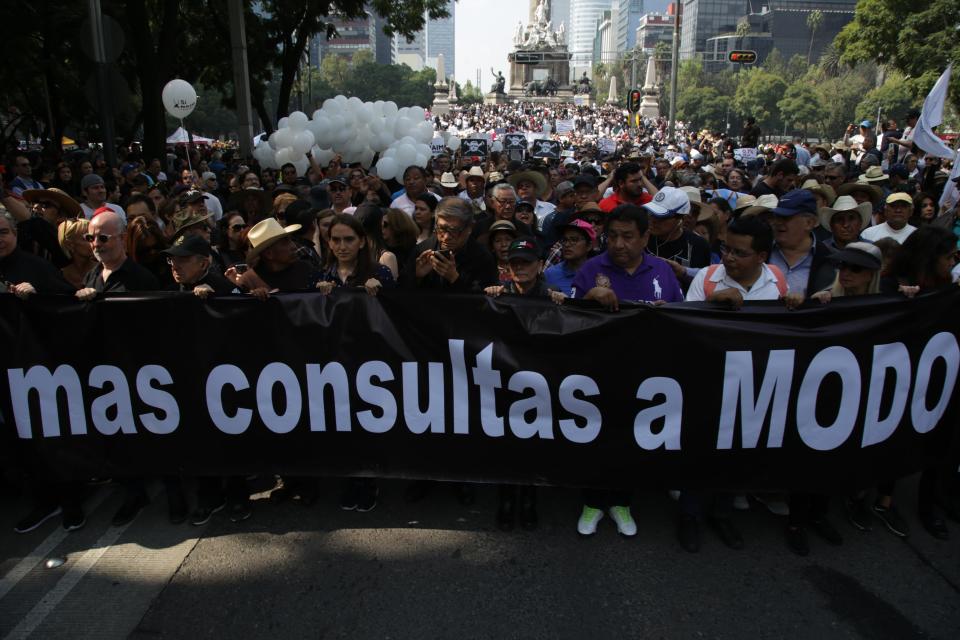 FOTOS | Así fue la 'Marcha Fifí' contra la consulta de López Obrador