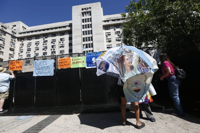 Terminó el juicio por la Causa Vialidad, a las 17.30 se leerá la sentencia, los tribunales de Comodoro Py vallados por seguridad