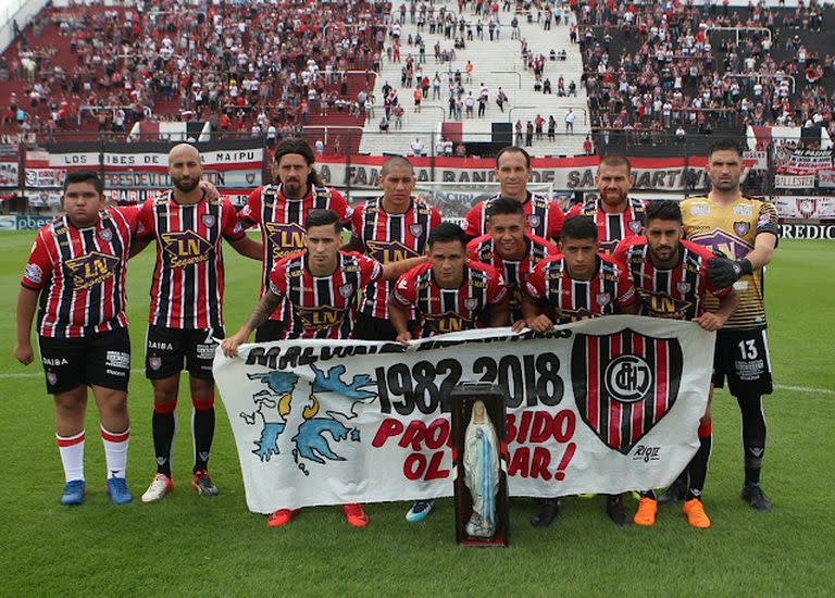 Chacarita: un campeón del fútbol argentino que no pudo volver a primera, pero que marcha invicto en la B Nacional