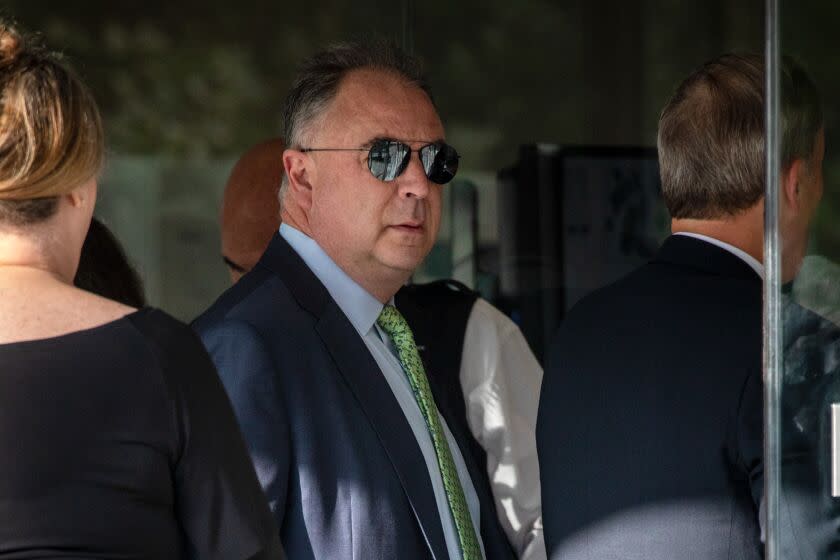 LOS ANGELES, CA - JUNE 27: Paul Paradis enters Federal Court, Los Angeles, CA. (Irfan Khan / Los Angeles Times)