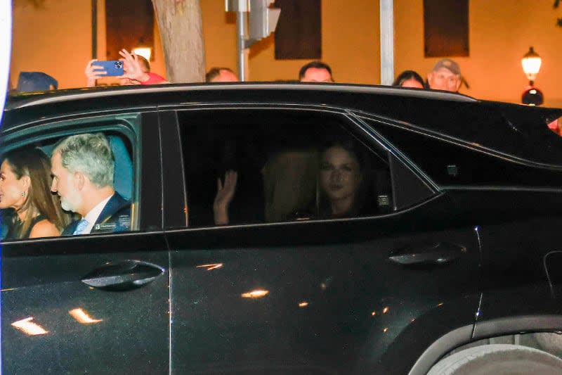 La princesa Leonor llegando a El Pardo con su hermana