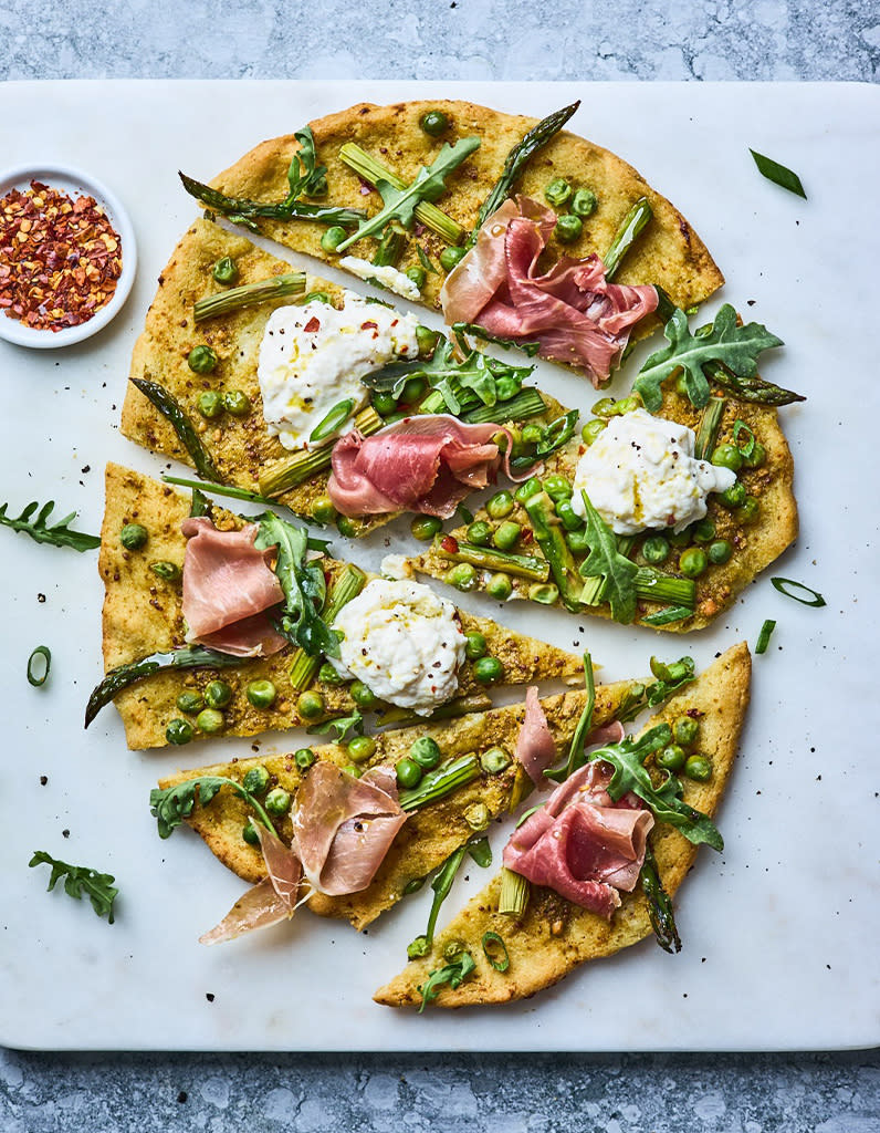 Pizza aux asperges et prosciutto