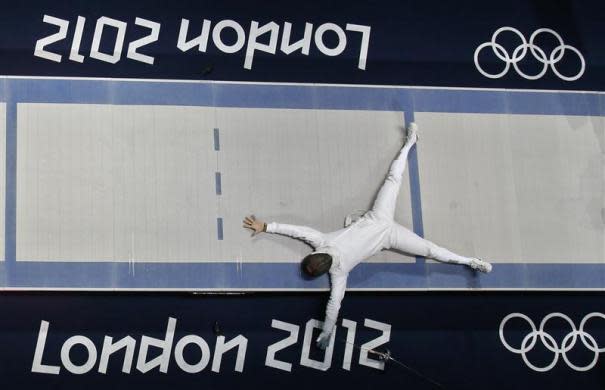 South Korea's Jinsun Jung celebrates his victory against Seth Kelsey of the U.S. at the end of their men's epee individual bronze medal fencing match at the ExCel venue during the London 2012 Olympic Games August 1, 2012.