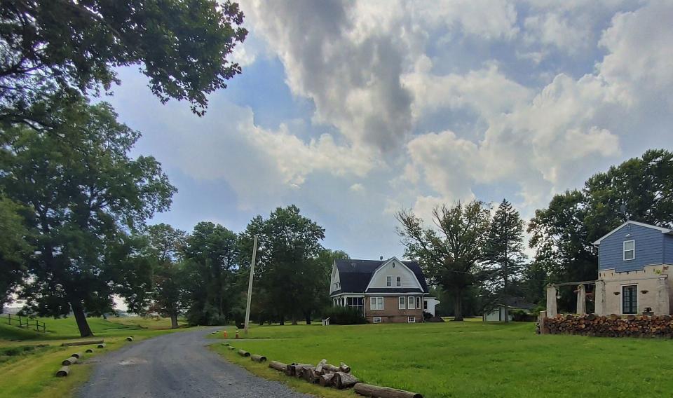 Maple Beach Road runs from Bristol to the Delaware River near the Burlington Bristol Bridge and passes three remaining homes.