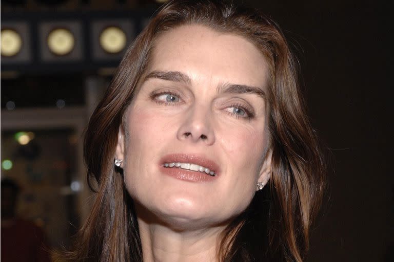 Brooke Shields abrió su corazón y recordó momentos clave de su vida, en donde no se sentía libre y cómoda con su cuerpo