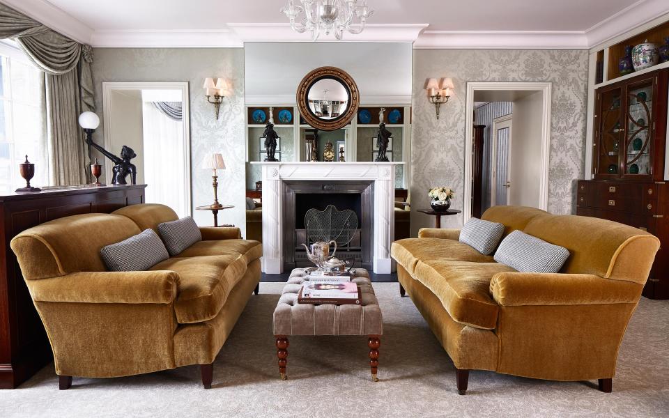 royal suite sitting room