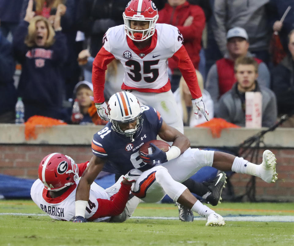 Auburn wide receiver Darius Slayton makes a touchdown catch in front of Georgia defenders Malkom Parrish and Aaron Davis during the first half of an NCAA college football game at Jordan-Hare Stadium on Saturday, Nov. 11, 2017, in Auburn, Ala. (Curtis Compton/Atlanta Journal-Constitution via AP)