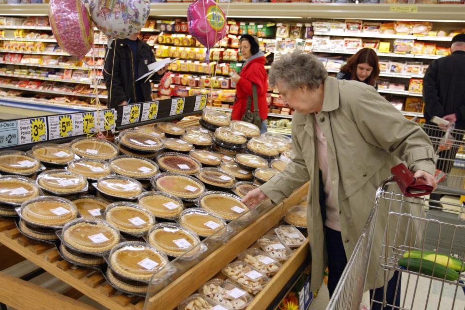 Shoppers busily shop for last-minute items as Thanksgiving approaches (Getty)Getty Images