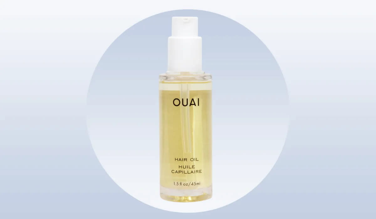 Nada confiere más elegancia a mi melena que este aceite capilar de Ouai, y huele como un perfume francés caro.
