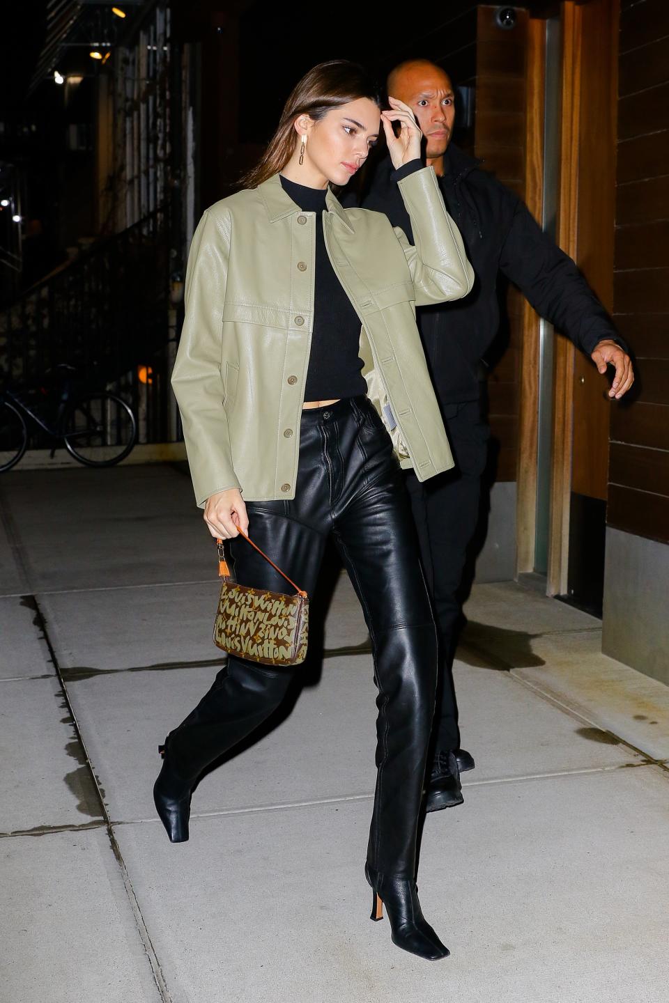 <h1 class="title">Kendall Jenner Was Spotted Wearing A Leather Ensemble While Out And About In New York</h1><cite class="credit">Photo: Splash News</cite>