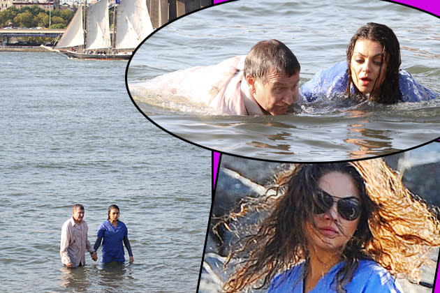 Mila Kunis und Robin Williams am Set von "The Angriest Man in Brooklyn". (Bilder: Splash News)