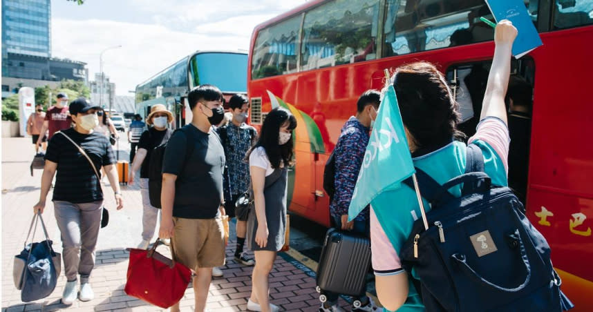 本土疫情近期有趨緩跡象，帶動下半年旅遊市場走向光明，不過眾所期待的國旅補助相關要點至今未公布，業者反映怕大力宣傳後消費者不符合資格會引來消費糾紛。（圖／報系資料庫）