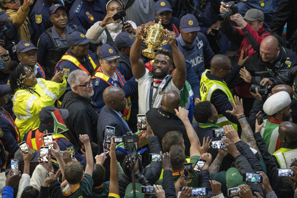 South Africa' Springbok captain Siya Kolisi, holds the Webb Ellis cup after arriving with other players at O.R Tambo's international airport in Johannesburg, South Africa, Tuesday Oct. 31, 2023, following the Rugby World Cup. (AP Photo/Jerome Delay)