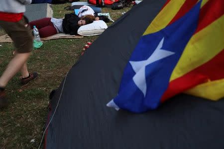 Protesters camp out, during a protest, outside the High Court of Justice of Catalonia in Barcelona, Spain September 22, 2017. REUTERS/Susana Vera